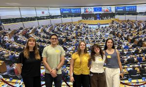 Les guanyadores del premi Què és per a tu Europa? 2024 visiten Brussel·les