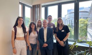 Les guanyadores del premi Què és per a tu Europa? 2024 visiten Brussel·les